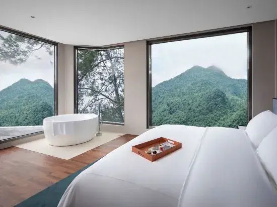 Отель Yangshuo Guan Yue Hotel