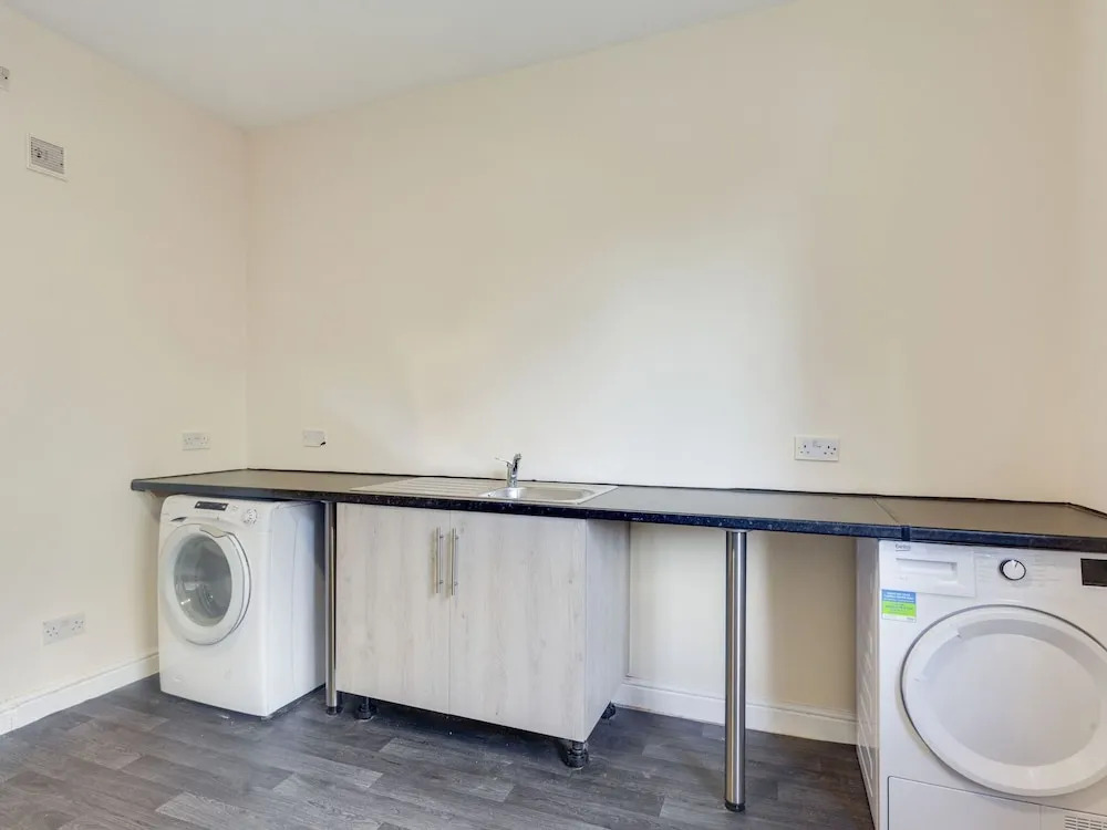 Restful Apartment in Coventry Near Fargo Village