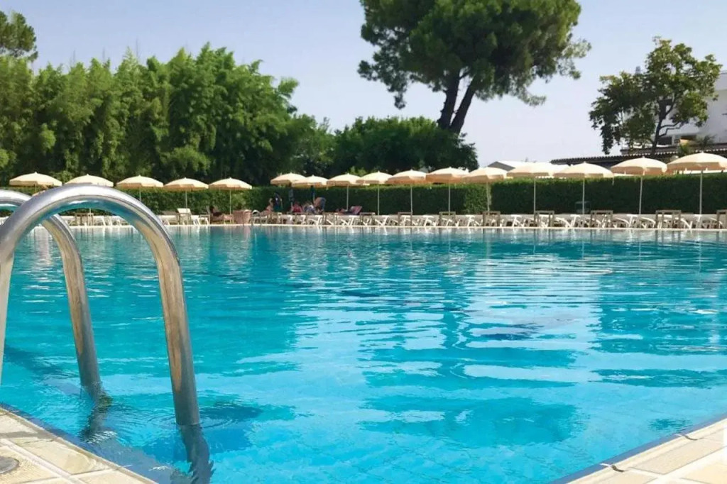 Eraora Hotel Village