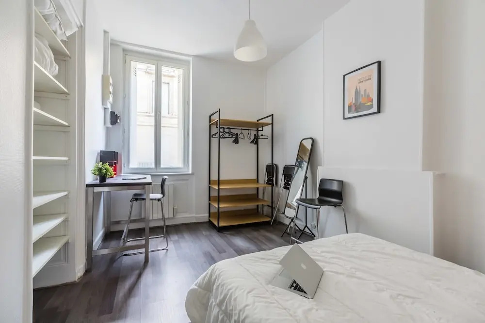 Homely Apartment Near Place de la Victoire