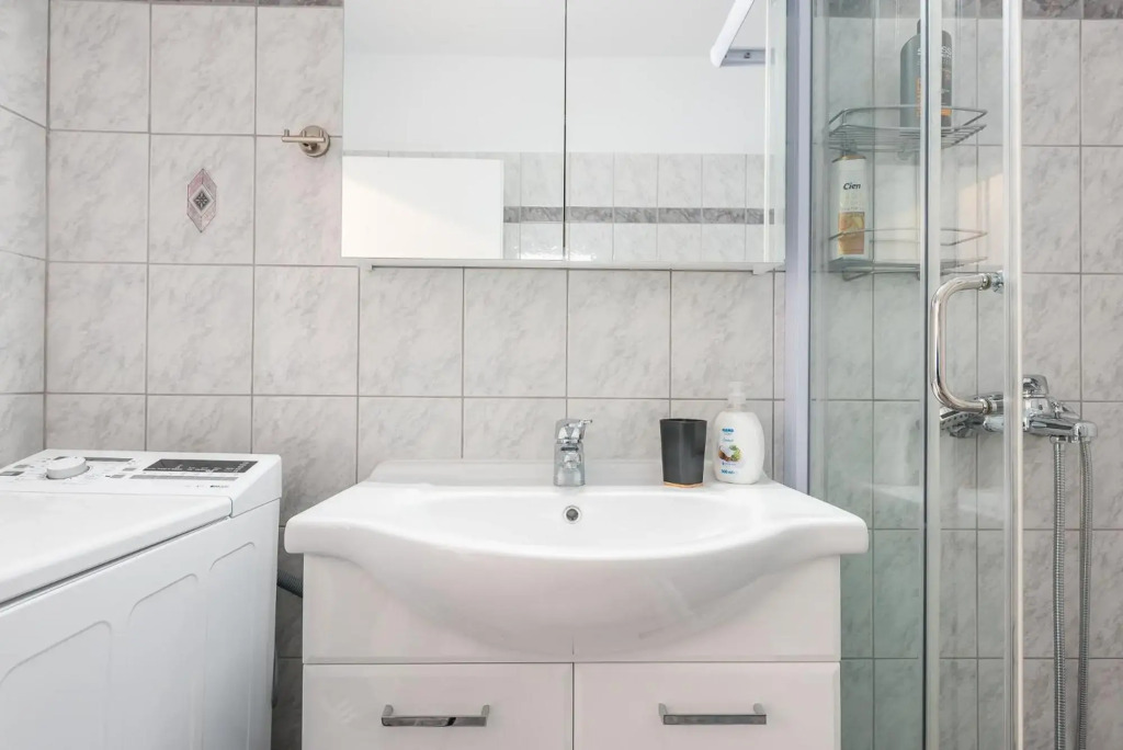 2 stops to Acropolis - Free Cancellation - Terrace