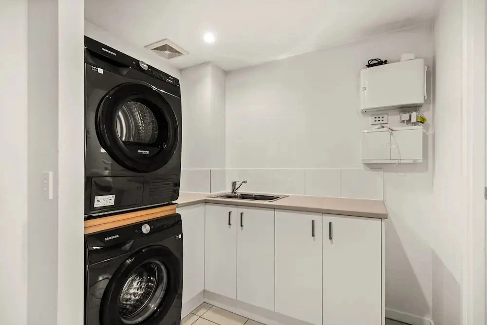 South Brisbane 2BR Apt With Gym & Sauna Access