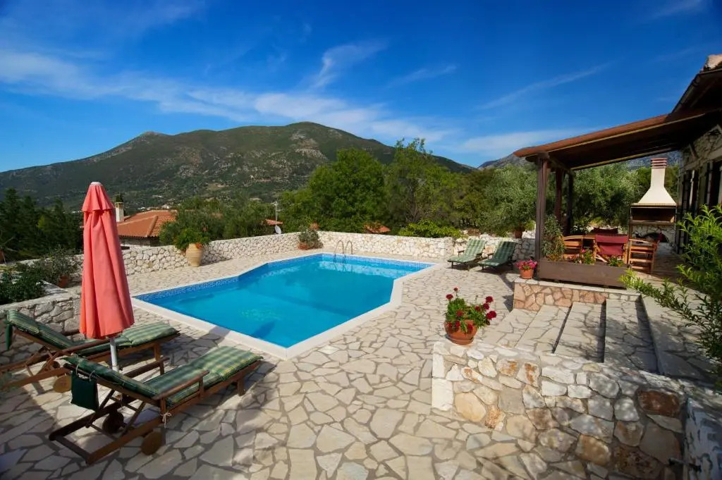 VILLA KOUTSOYPIA STONE HOUSE