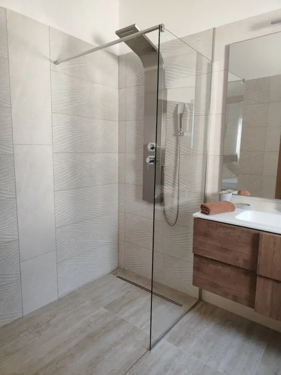 Two Bedroom Apartment in Karlobag