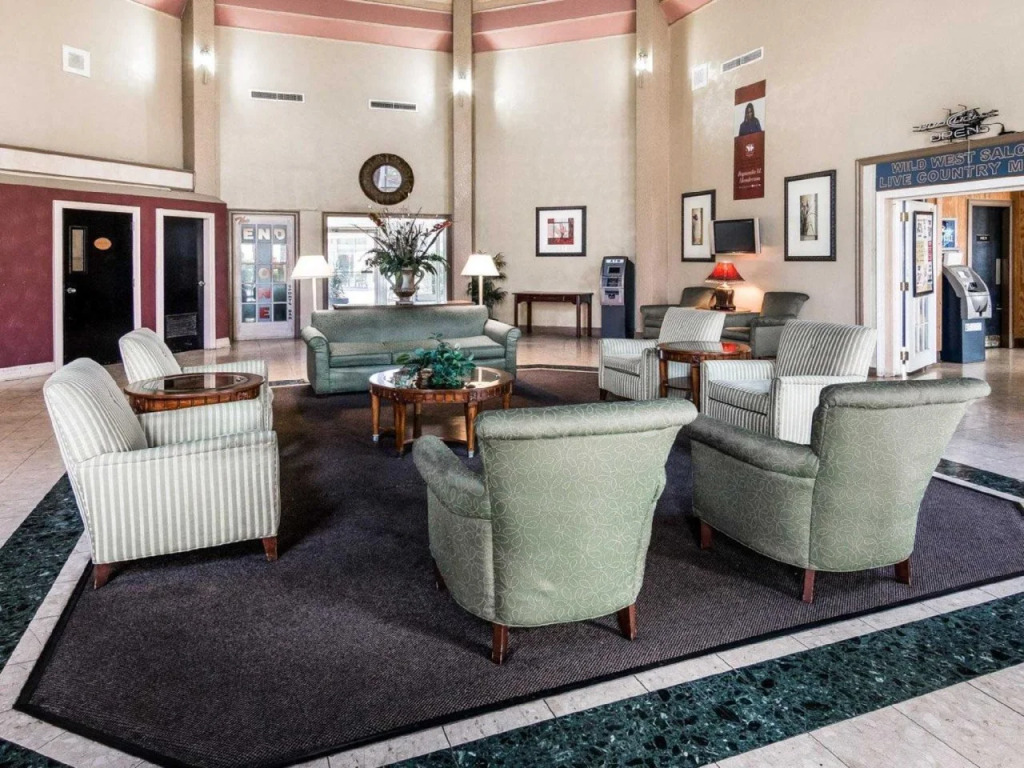 Rodeway Inn & Suites At the Casino