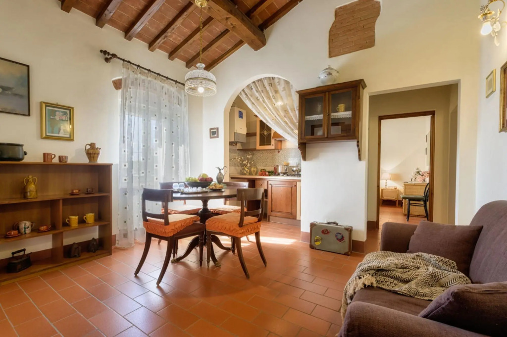 Independent Accommodation with WIFI, private pool, A/C, pets allowed, parking, close to Cortona-La Meridiana