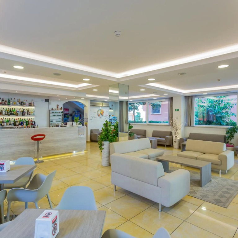 Hotel Monica
