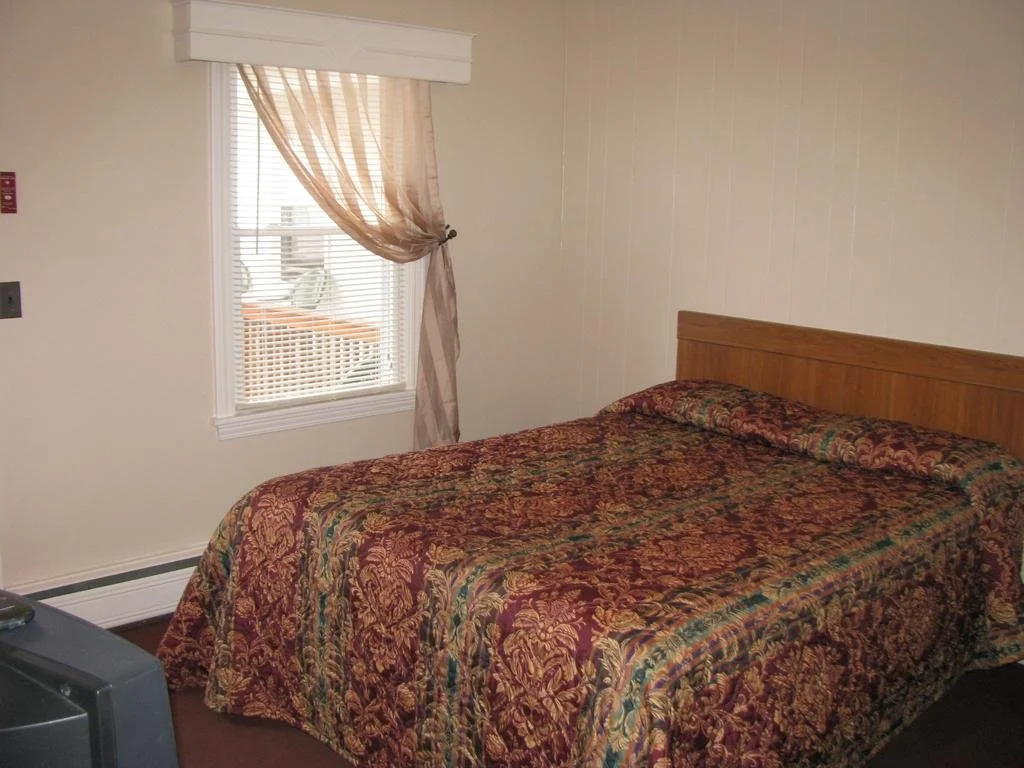 The Colonial Inn & Creamery