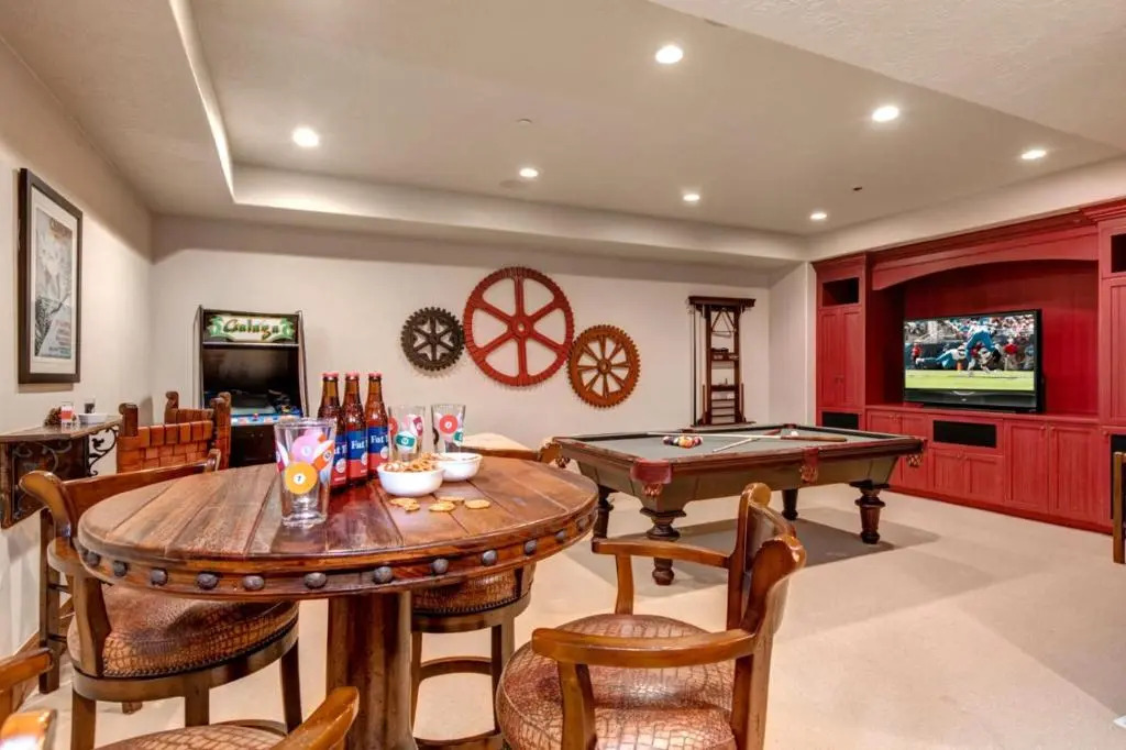 Lookout Drive 5 Bedrooms PLO-6599 by KBM