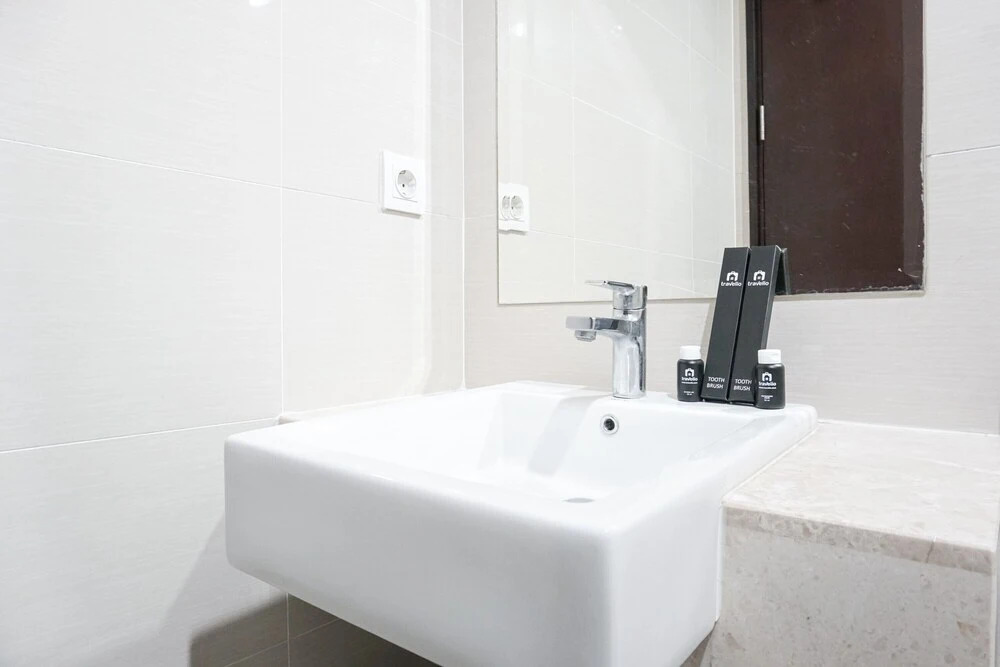 Chic and Cozy Studio Apartment at Puri Mansion