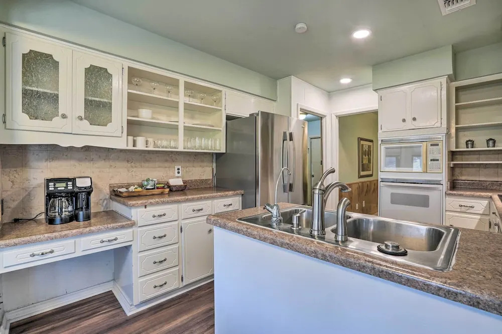 Lovely San Antonio Home ~ 13 Mi to Downtown