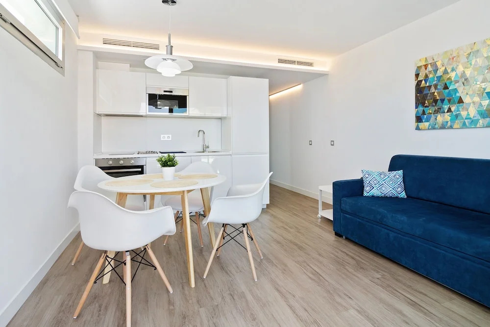 Carihuela Suites