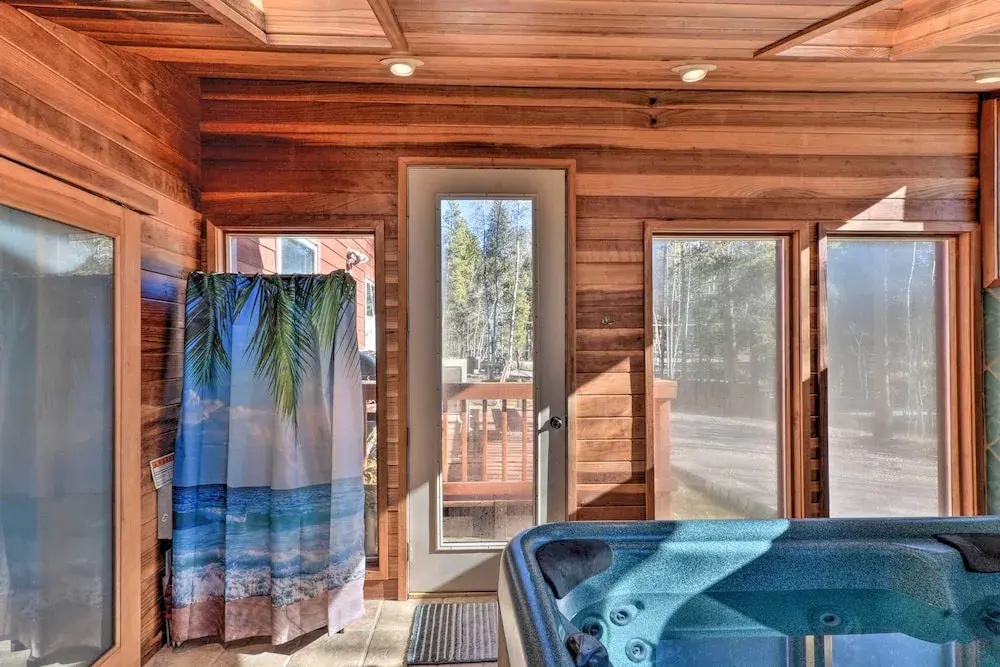 Charming Leadville Retreat w/ Private Hot Tub