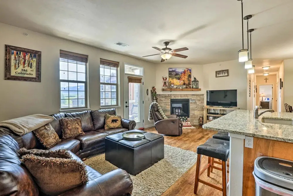 Balcony & Grill: Mtn-view Retreat in Granby!