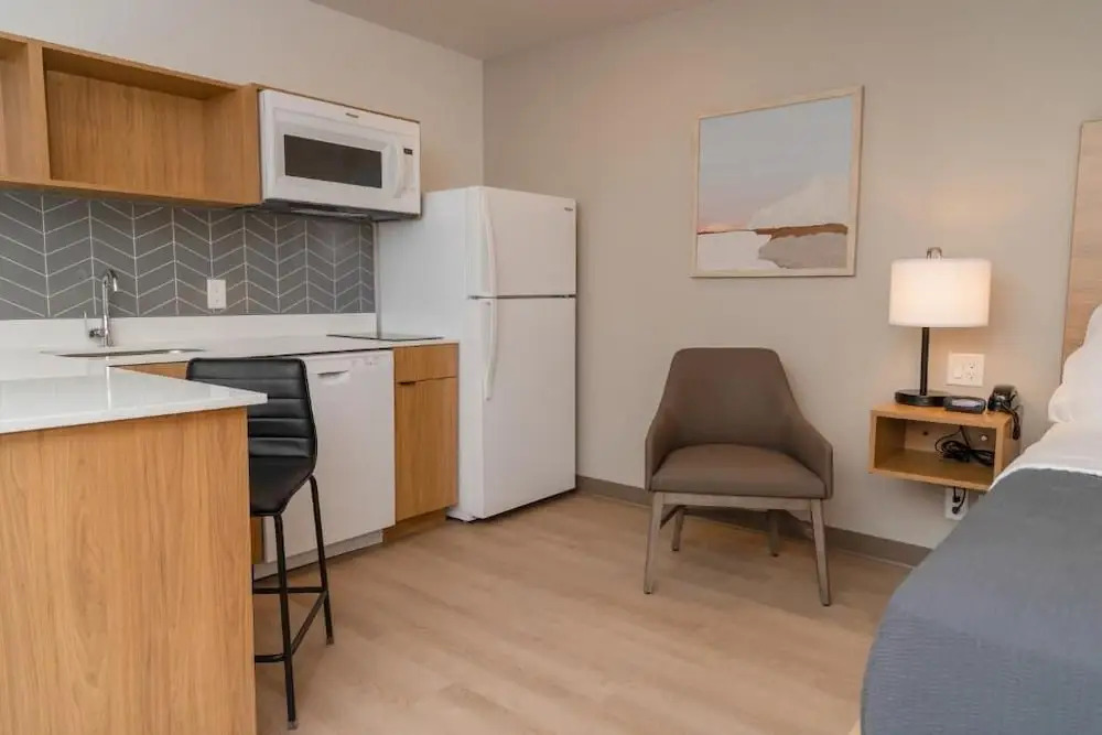 LivAway Suites Phoenix-Glendale