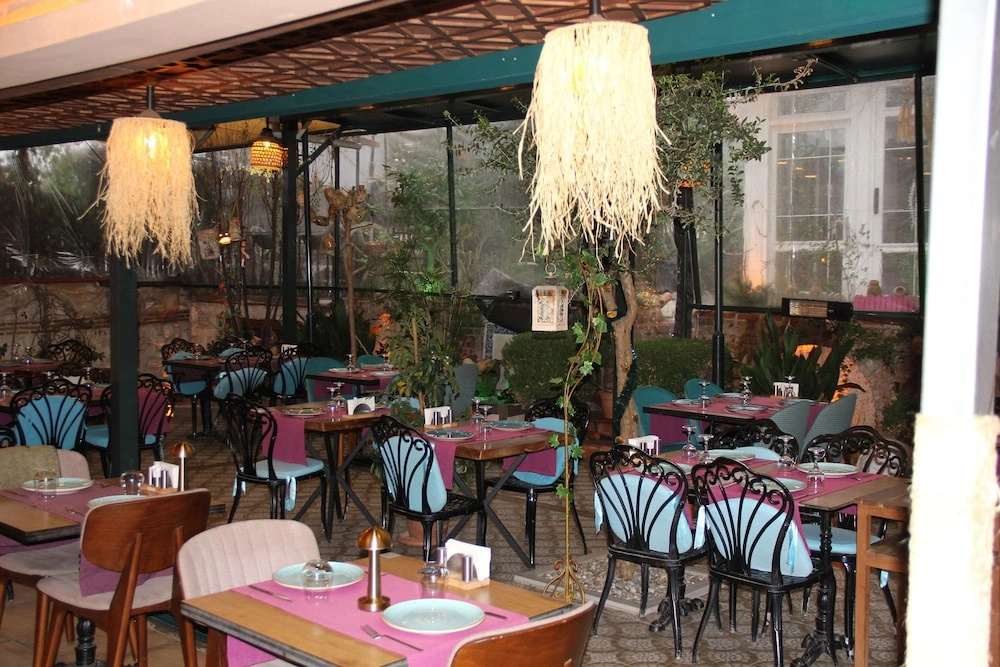 Oli̇ve Garden Hotel