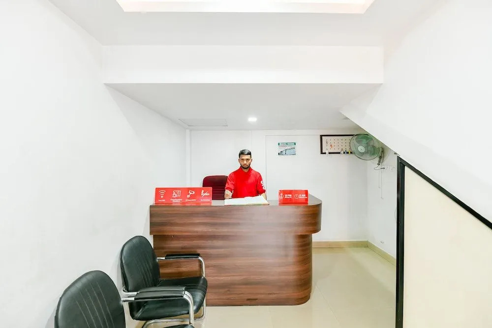 OYO 23106 Vattekad Tourist Home