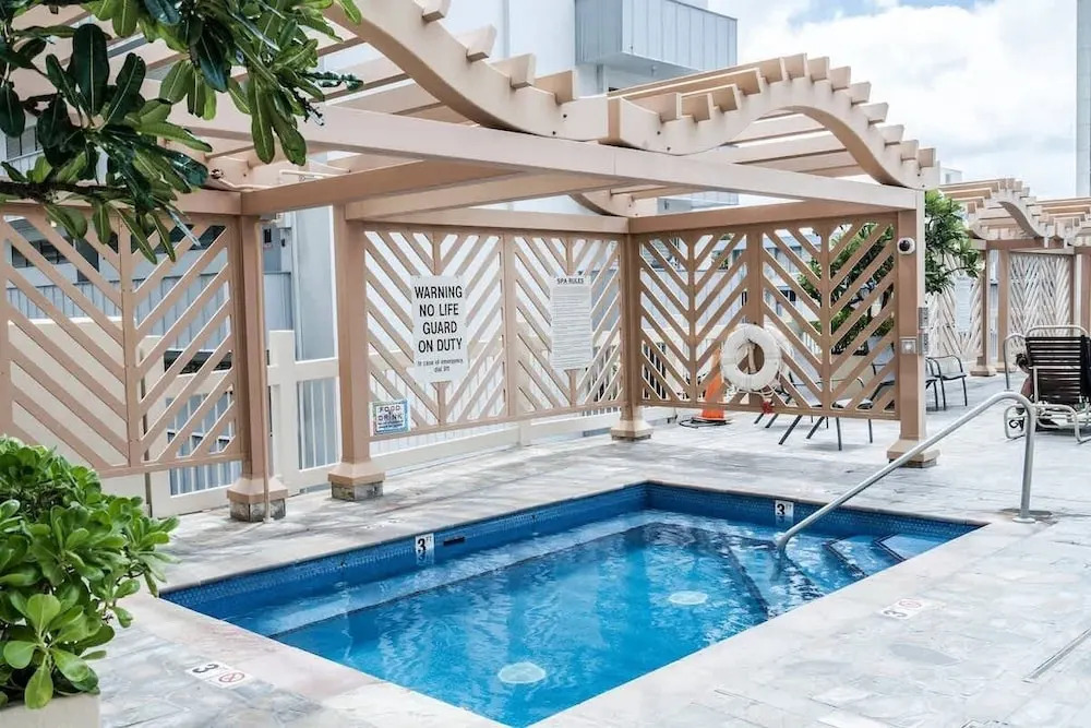 @marbella Lane - Stylish Island Stay w/ City Views