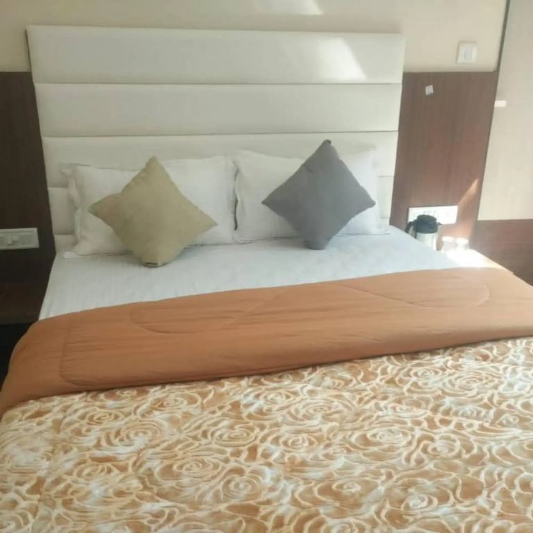 Oyo 28683 Hotel Suhagan Heights