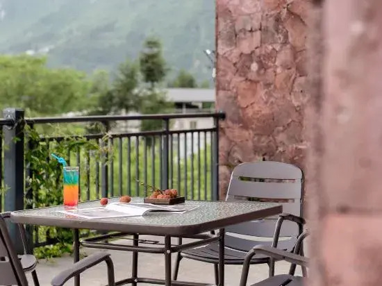 Enshi Straight-to-Straight Retro Homestay