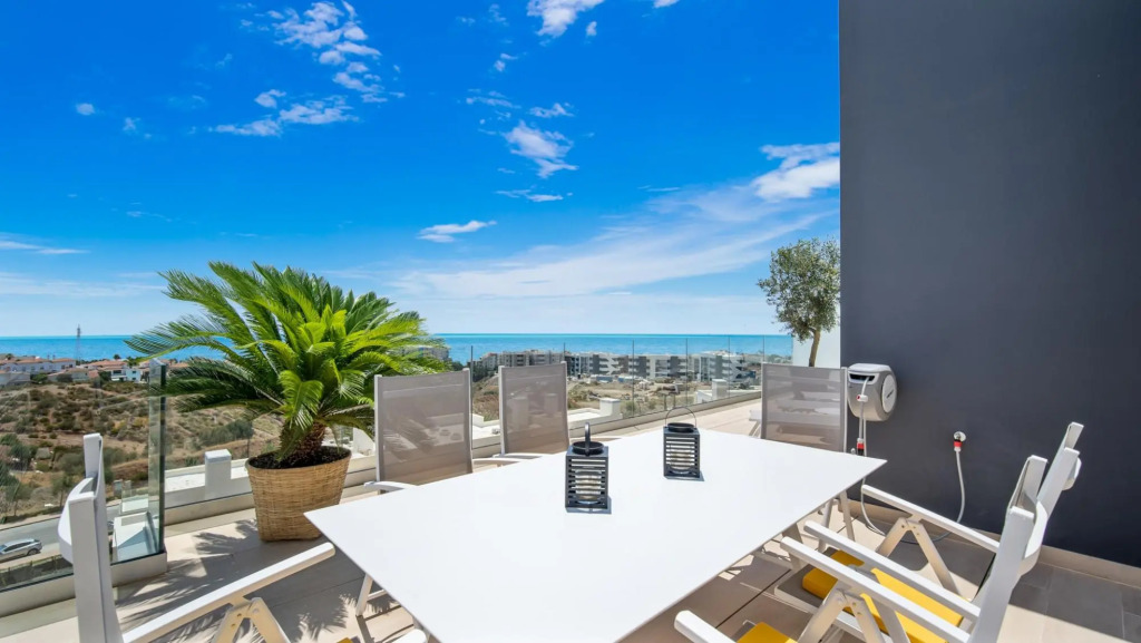 Yara In Fuengirola With 3 Bedrooms And 2 Bathrooms