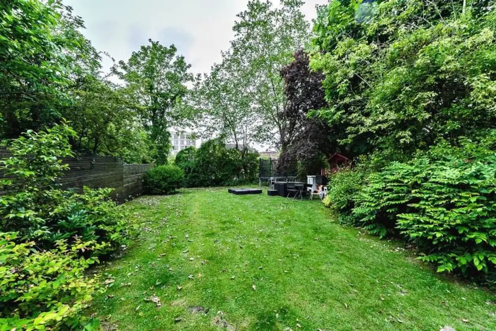 Stylish 3 Bedroom Home in Hampstead