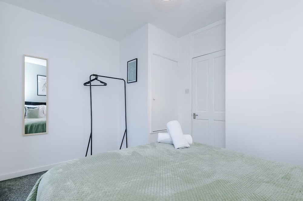 Spacious Home Ideal for Contractors Sleeps 7