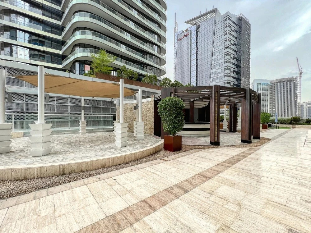 Amazing 1 BR Apartment Damac Mall Street
