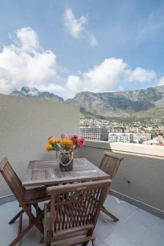 Four Seasons Apartments
