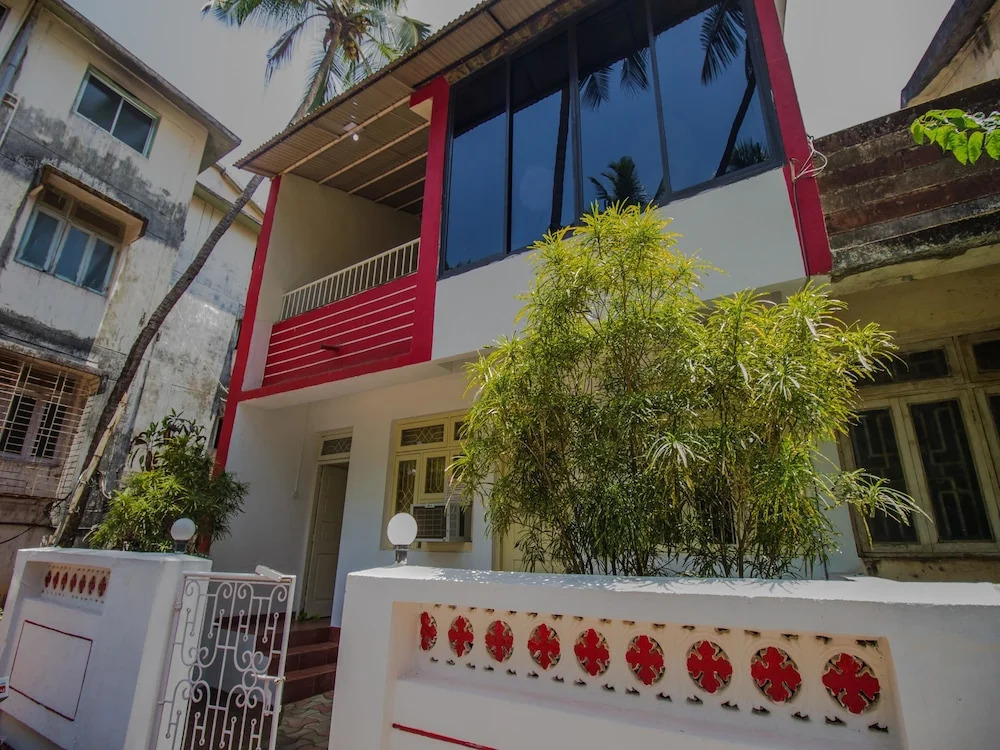OYO 14340 Home Attic 1BHK Miramar Beach