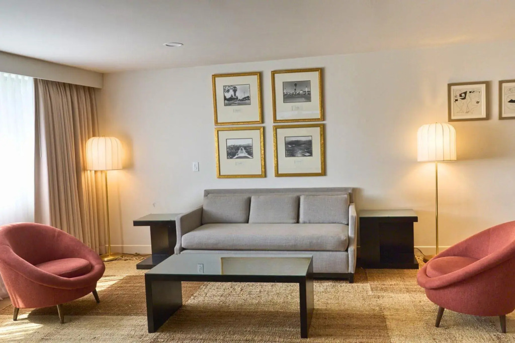 Luxe Sunset Boulevard Hotel