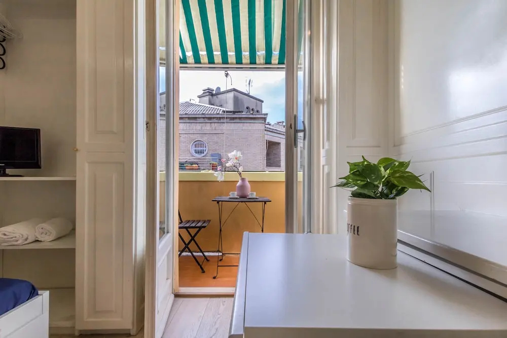 JOIVY Lovely Studio For 2 W/Balcony Near Duomo