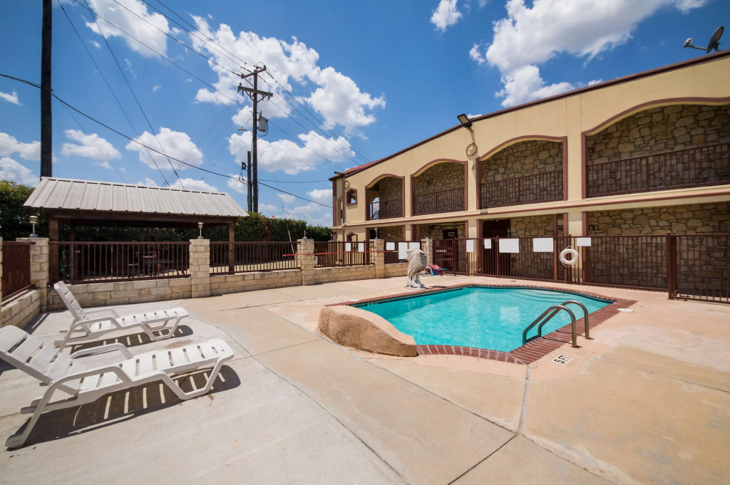 Americas Best Value Inn Buda