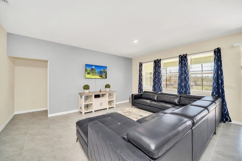 7655 Oakmoss Loop