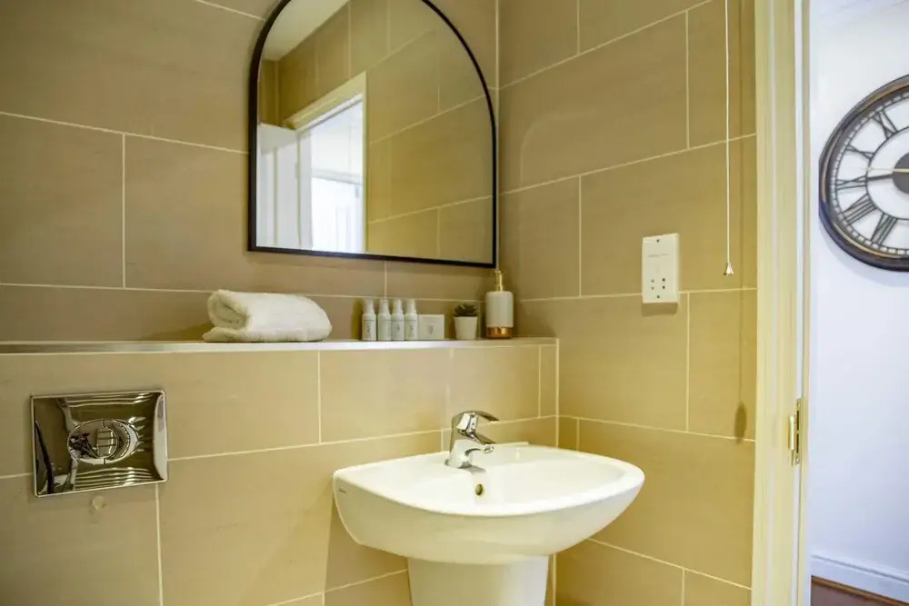 Charming Charing Cross Flat