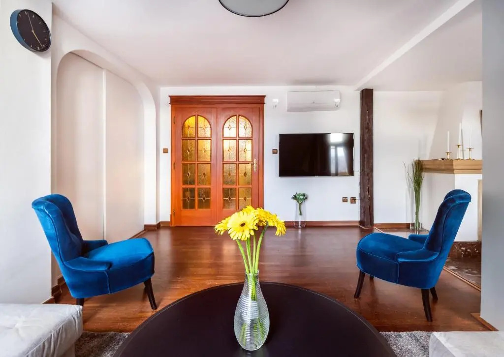 5BR 2BATH Masarykovo nábřeží apartment