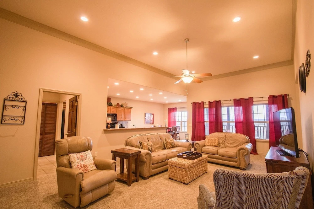 Kyler's Kondo 5 Bedroom Villa