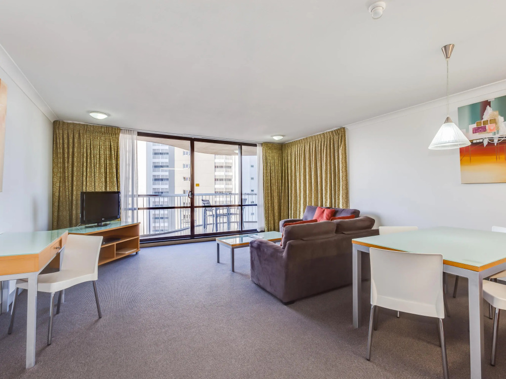 Hillcrest Apartment Hotel