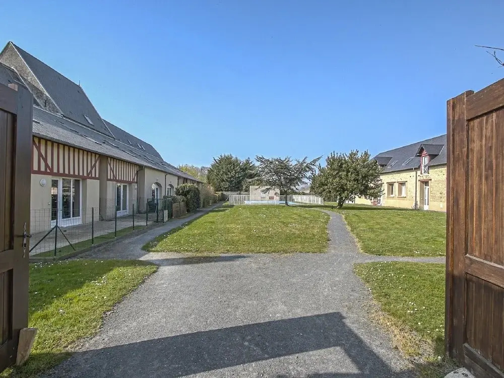 Tasteful Apartment in Comes With Terrace