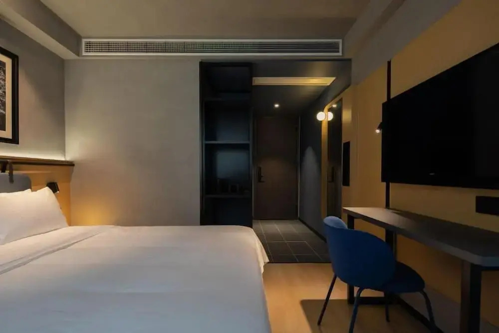 Chengdu Desti Youth Park Hostel TaiKooLi - Cafe& Bar& Luggage Storage& Large Public Area