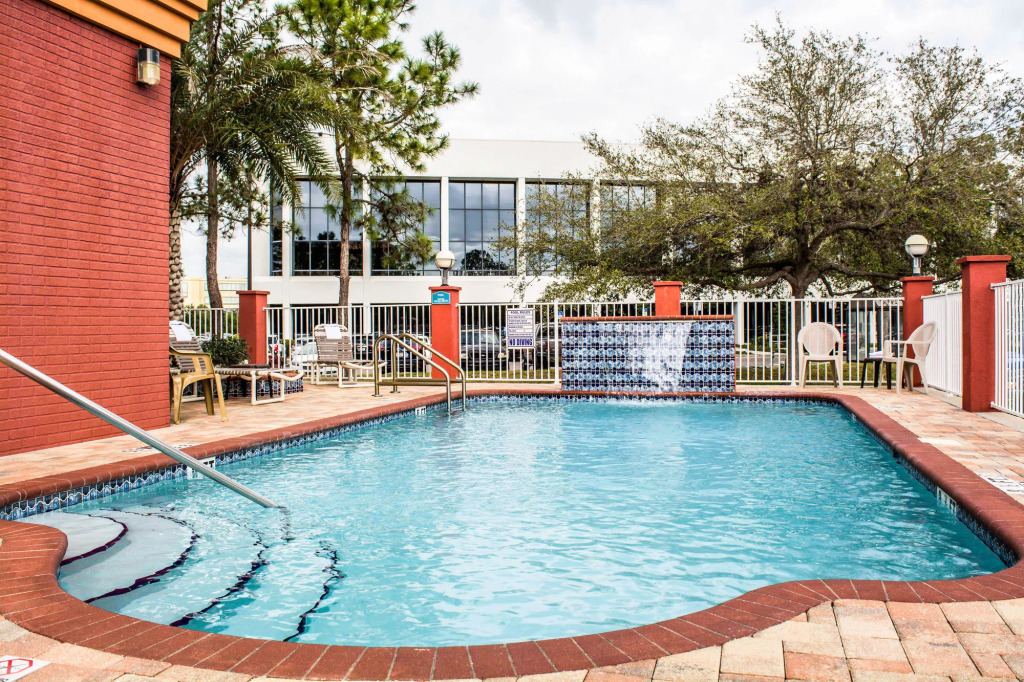 Comfort Inn & Suites Northeast - Gateway