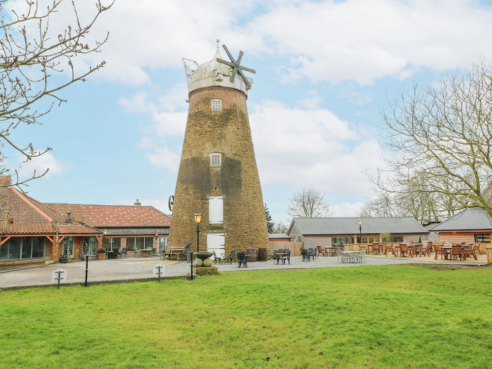 The Oak Room - Windmill Country Retreats