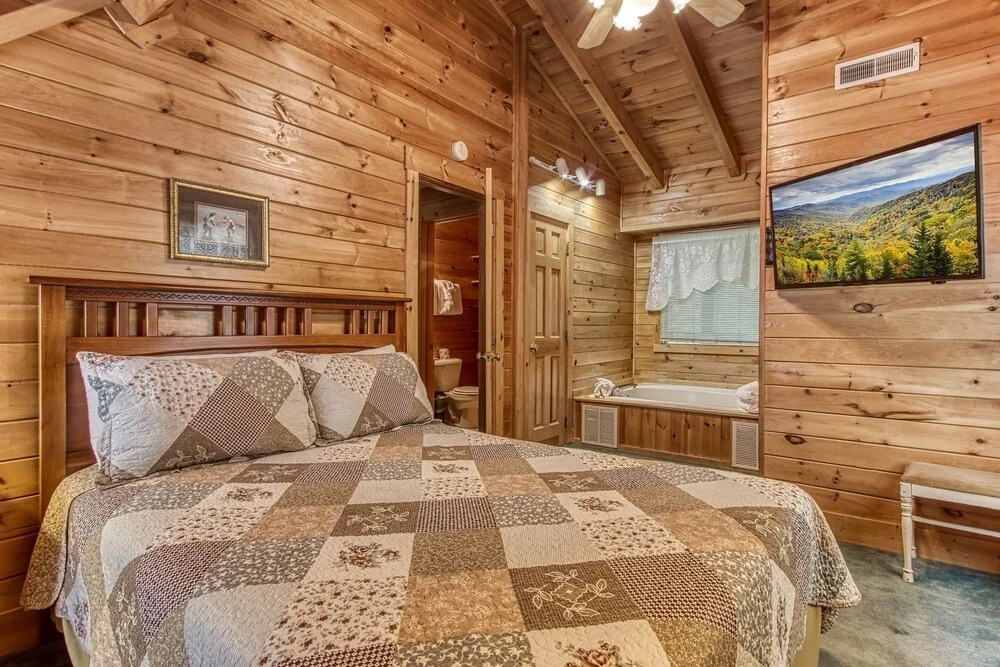 ER2 - Heavenly View Great location! - Close to town! cabin