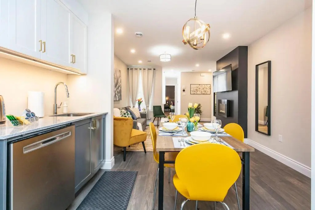 Luxury 1 BR With King Bed - Near Byward Market
