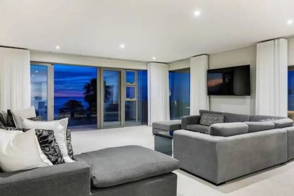 Large 9 Bedroom Villa in Camps Bay w Pool Apostles Views