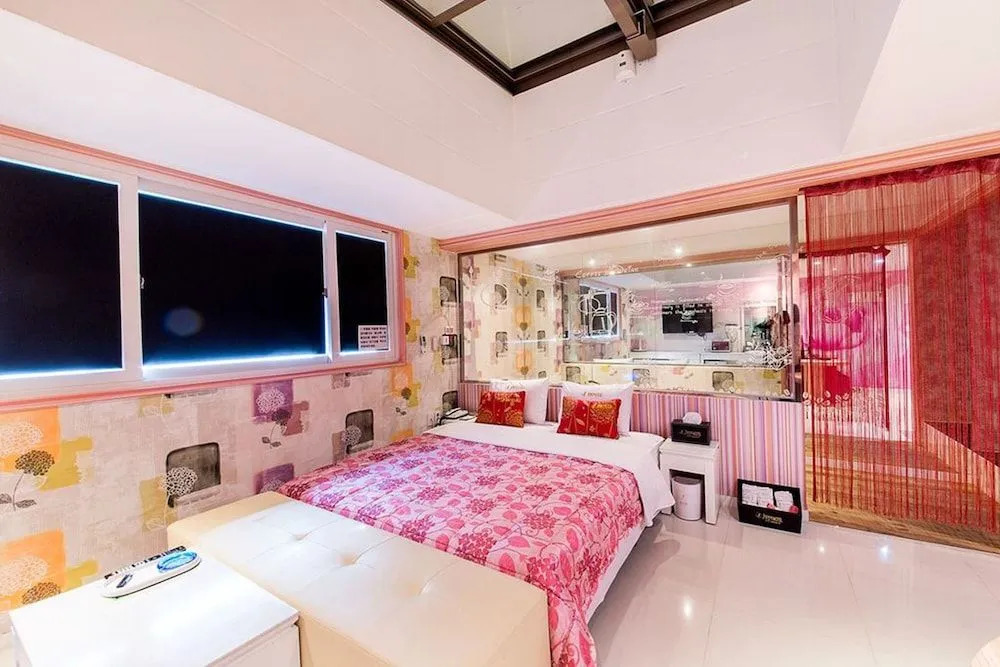 J Motel