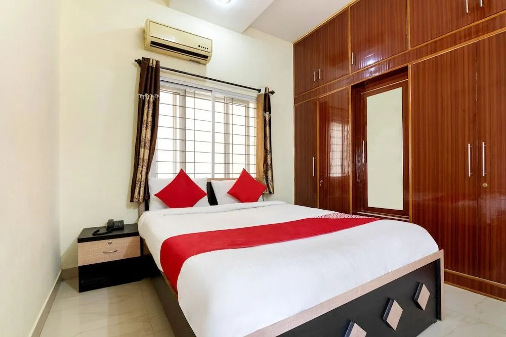 Oyo 22900 Sri Sai Suites