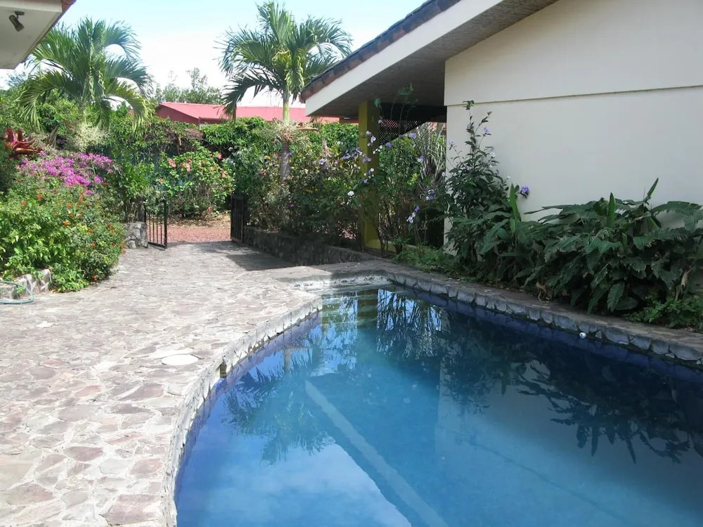 Dos Palmas Studio Apartments
