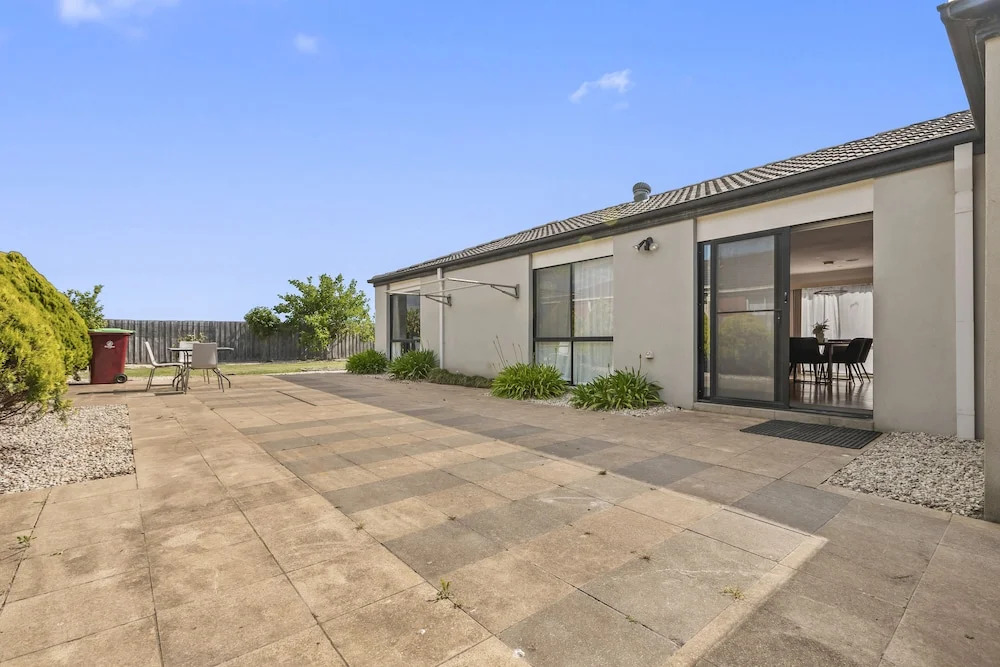 StayAU Stunning 4BRHouse Berwick