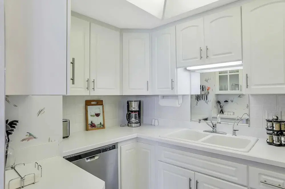 Cozy Beachfront Condo With Pool and Tennis Courts